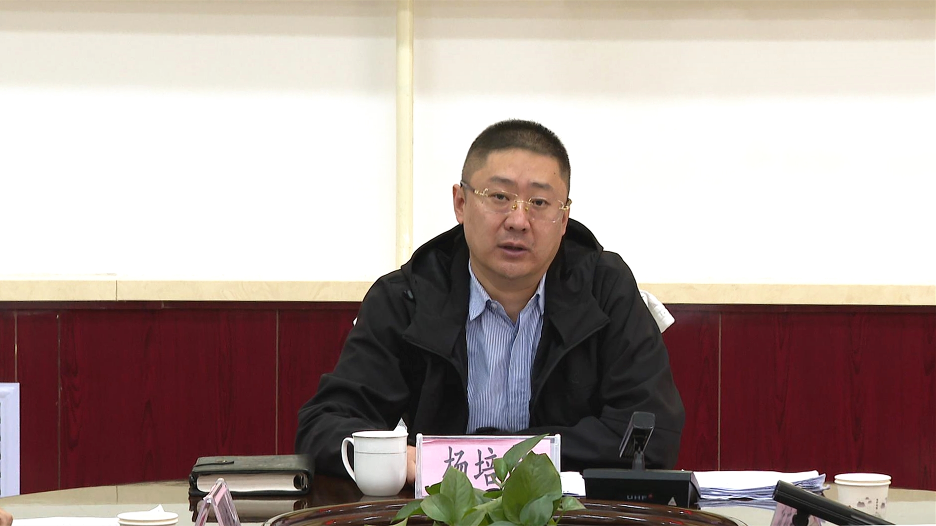全县排查整治非法生产经营烟花爆竹专项行动动员部署会召开 杨培宁出席并讲话