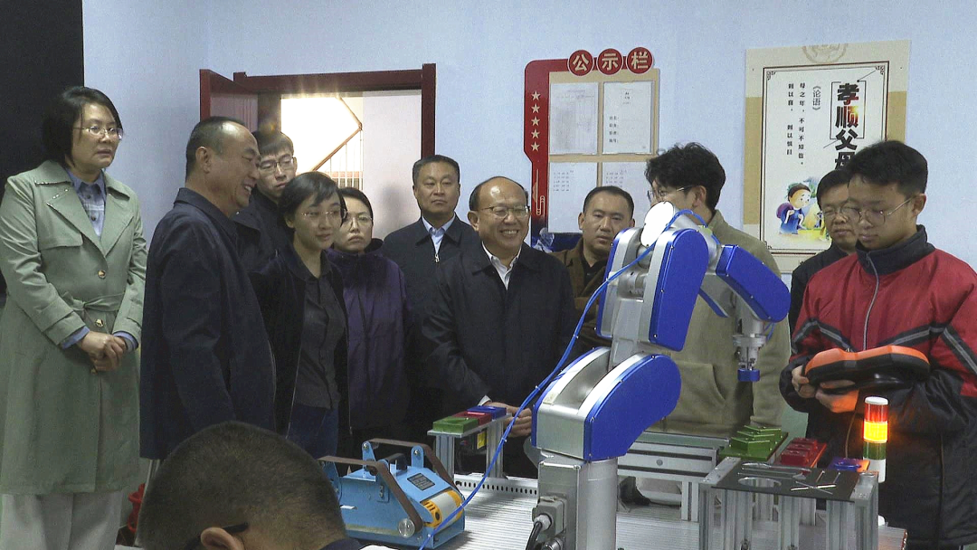 省人大常委会法工委在我县开展终身教育立法调研